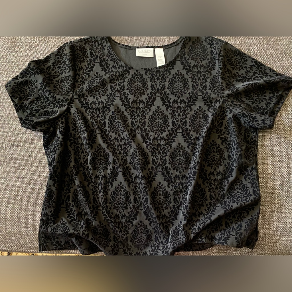 Euc Liz Claiborne Black Baroque Patterned Textured Tee, Women’s Petite Plus 2p